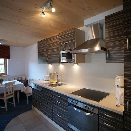 瑟尔多福公寓 *