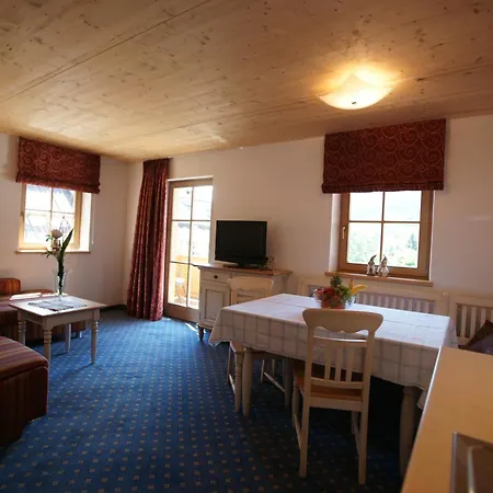 瑟尔多福公寓 公寓 *