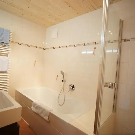 瑟尔多福公寓 *