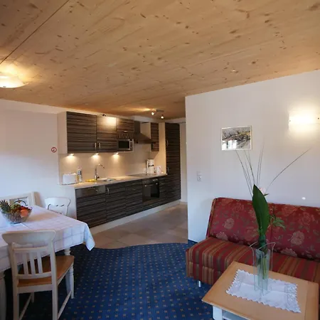 瑟尔多福公寓 *